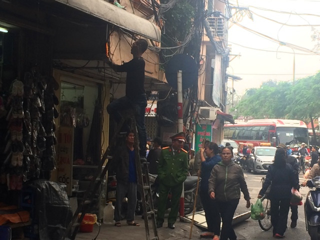 Hà Nội đồng loạt ra quân “giải cứu” vỉa hè (video) ảnh 3