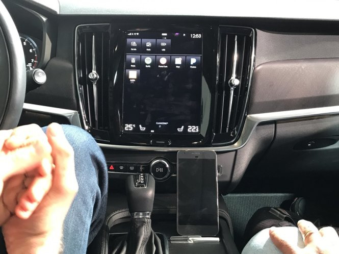 Bạn cũng có thể chạy các ứng dụng của bên thứ 3 như Spotify, Pandora và các ứng dụng podcast khác - Ảnh: Steve Kovach/Business Insider