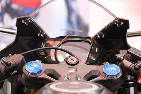 Đồng hồ tốc độ LCD.