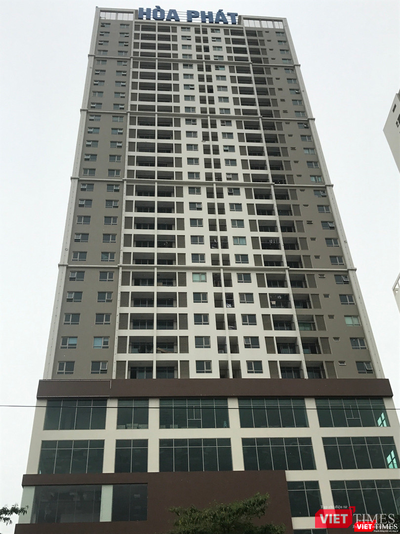 Khu vực dịch vụ thương mại từ tầng 1 đến tầng 6 chưa thi công hoàn thiện. Ảnh: Nguyễn Hiếu