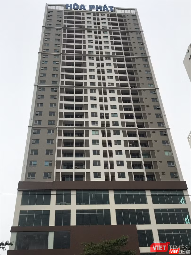 Khu vực dịch vụ thương mại từ tầng 1 đến tầng 6 chưa thi công hoàn thiện. Ảnh: Nguyễn Hiếu Khu vực dịch vụ thương mại từ tầng 1 đến tầng 6 chưa thi công hoàn thiện. Ảnh: Nguyễn Hiếu