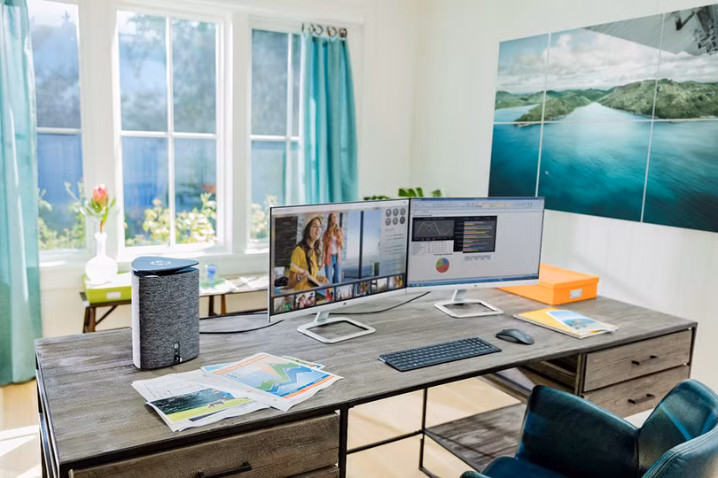 Không gian làm việc trở nên gọn gàng hơn với thiết kế tinh giản của màn hình HP 24es/24er. Khả năng ghép màn hình mà vẫn đảm bảo sự liền mạch trong hiển thị còn giúp tối đa hóa không gian trải nghiệm