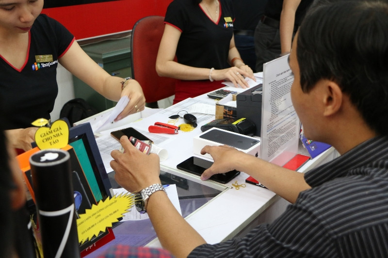 iPhone 7/7 Plus xách tay chênh giá cao so với chính hãng ảnh 1