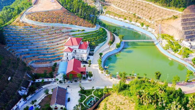 Dinh thự khủng của gia đình Giám đốc Sở Tài nguyên và Môi trường Yên Bái (Ảnh: Toàn Vũ).