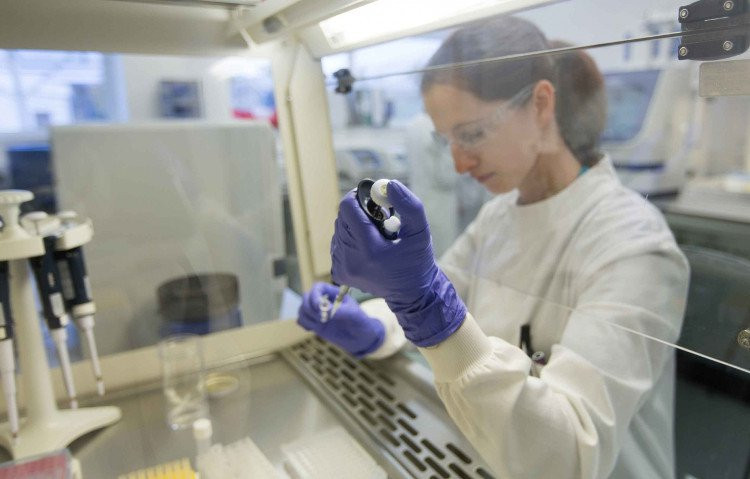 Công nghệ hiện đại có giúp con người trẻ mãi không già? ảnh 1