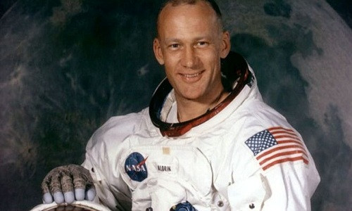 Deke Slayton từng giữ chức Giám đốc điều hành phi đoàn bay của NASA. Ảnh:Listverse. Deke Slayton từng giữ chức Giám đốc điều hành phi đoàn bay của NASA. Ảnh:Listverse.