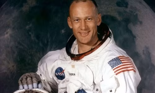 Deke Slayton từng giữ chức Giám đốc điều hành phi đoàn bay của NASA. Ảnh:Listverse. Deke Slayton từng giữ chức Giám đốc điều hành phi đoàn bay của NASA. Ảnh:Listverse.