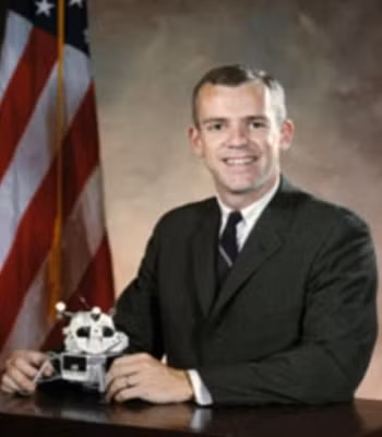 Brian O'Leary tin người ngoài hành tinh đang cố liên lạc với chúng ta. Ảnh:Wikimedia Commons. Brian O'Leary tin người ngoài hành tinh đang cố liên lạc với chúng ta. Ảnh:Wikimedia Commons.