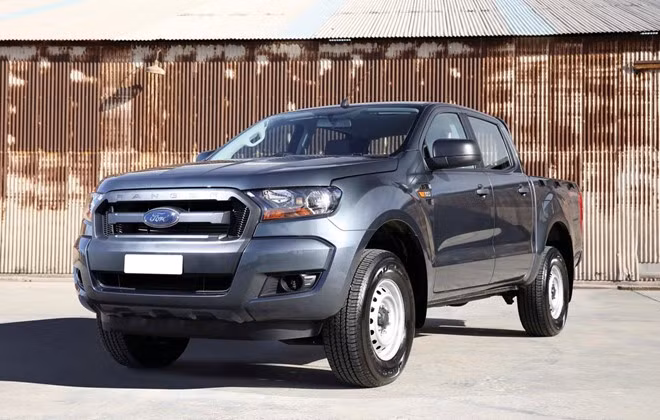 Ford Ranger XL 2.2L sử dụng vành thép khá rẻ tiền. Ảnh:Ford.