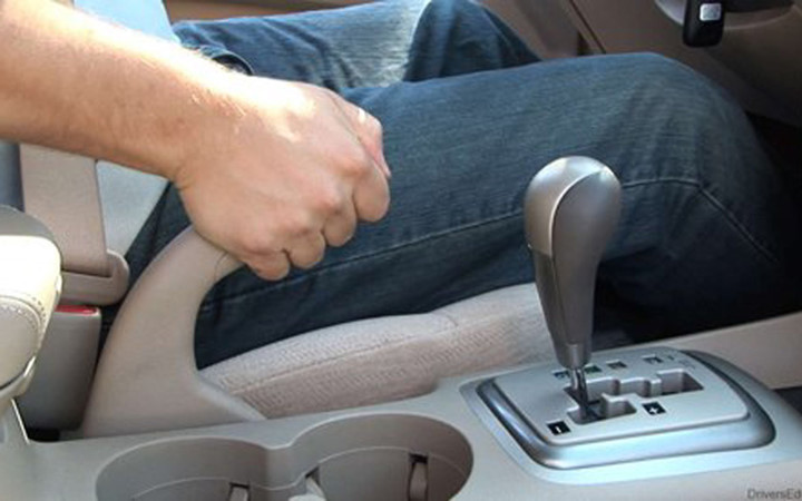 Những thói quen xấu “giết chết” ô tô của bạn ảnh 1