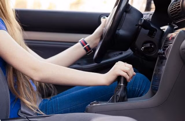 Những thói quen xấu “giết chết” ô tô của bạn ảnh 3