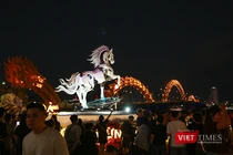 Kim Mã 4.0 thu hút người dân và du khách trong đêm 29 Tết Bính Ngọ 2026.