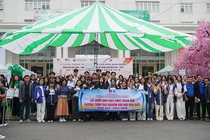 Hơn 1.000 lượt học sinh, sinh viên đến từ hơn 20 trường THPT, ĐH-CĐ trên địa bàn thành phố Đà Nẵng tham gia chương trình “Trải nghiệm văn hoá Hàn Quốc dành cho học sinh - sinh viên TP Đà Nẵng năm học 2025 - 2026” được tổ chức tại Đại học Đông Á.