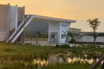 Sau 6 năm thực hiện, dự án đền bù giải phóng mặt bằng của Đại học Huế vẫn là bãi đất hoang và ngập nước mỗi khi có mưa.