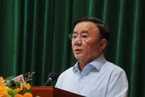 Ủy viên Bộ Chính trị, Thường trực Ban Bí thư Trần Cẩm Tú trả lời ý kiến cử tri tại buổi tiếp xúc cử tri thuộc đơn vị bầu cử số 1 (TP Đà Nẵng) diễn ra ngày 4/3.