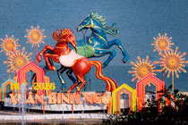 Linh vật Song Mã tại khu vực Đài phun nước, kinh thành Huế với triết lý âm – dương hài hòa, nền tảng quan trọng trong mỹ học cung đình Huế