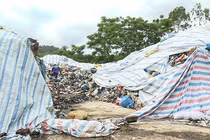 Bãi tập kết tạm thời do nhà máy rác dừng hoạt động đang là mối lo ô nhiễm cho các xã vùng nông thôn của Đà Nẵng.