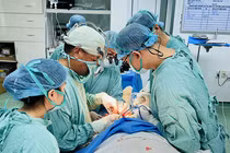 Phẫu thuật tạo hình thành công cho người phụ nữ có vòng 3 “ngoại cỡ”