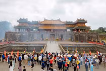 Du khách đến Huế tham quan trong dịp Tết Bính Ngọ 2026.