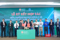 Ông Nguyễn Thanh Hồng, Giám đốc Sở KH&CN TP Đà Nẵng và ông Lương Minh Sâm, Chủ tịch Hội đồng trường Đại học Đông Á tại lễ ký kết.