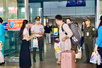 UBND TP Đà Nẵng đề nghị Công an cửa khẩu Cảng hàng không quốc tế Đà Nẵng rà soát, bố trí nhân lực, mở tối đa các quầy làm thủ tục để giảm thời gian làm thủ tục xuất, nhập cảnh.