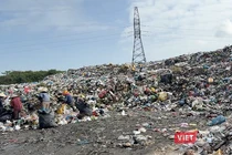 Bãi tập kết rác thải sinh hoạt Cẩm Hà (phường Hội An Tây, TP Đà Nẵng), nơi chứa rác cho cả TP Hội An đang quá tải nghiêm trọng.