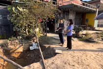 Viện KSND khu vực 4 kiểm tra hiện trường, xác minh vụ việc có dấu hiệu xâm phạm lợi ích công lĩnh vực môi trường liên quan đến dự án cải tạo, nâng cấp Quốc lộ 14B đoạn qua xã Hòa Tiến, thành phố Đà Nẵng.