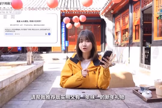 Chat với mô hình AI để tư vấn mua quà cho cha mẹ. Ảnh: CCTV/Jimu.