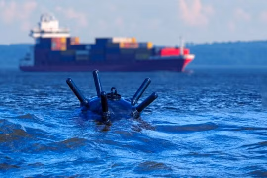 Báo cáo của Lầu Năm Góc nói phải cần 6 tháng để dọn sạch thủy lôi ở eo Hormuz khiến Quốc hội Mỹ lo ngại, Ảnh: Shutterstock.