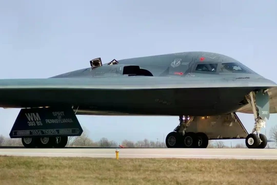 Công ty Jingan Technology dùng nền tảng AI "Jingqi" thu được tín hiệu và dựng lại hành trình tấn công Iran của các máy bay ném bom chiến lược B-2A Mỹ. Ảnh: QQnews.