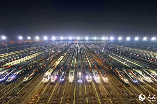Ngành đường sắt Trung Quốc đã chuẩn bị đủ các đoàn tàu cho Xuân vận Tết Bính Ngọ. Ảnh: NDNB.
