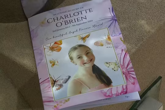 Charlotte O'Brien, bé gái 12 tuổi đã tự sát sau khi liên tục bị bắt nạt và quấy rối trên mạng ở trường là tác nhân trực tiếp khiến Australia cấm người vị thành niên sử dụng mạng xã hội. Ảnh: Guancha.