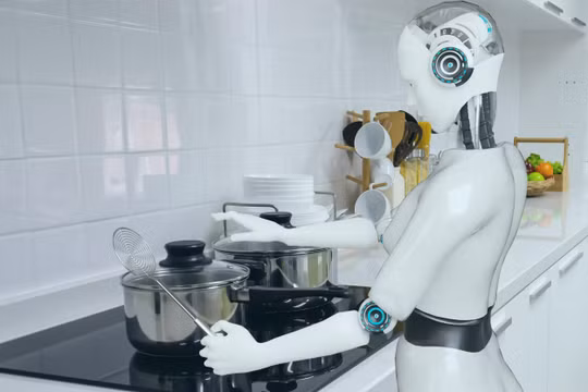 Robot "Shiguang S1" trình diễn nấu ăn tại Vũ Hán hôm 20/5. Ảnh: CLS.