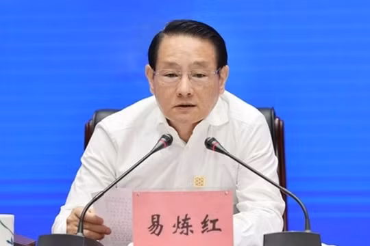 Dịch Luyện Hồng, Ủy viên Trung ương, Phó chủ tịch Ủy ban Tài chính và Kinh tế Quốc hội Trung Quốc là quan chức cấp cao mới nhất bị điều tra. Ảnh: Xinhua.