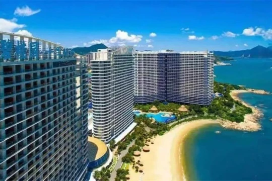 Những khu nhà ven biển ở Huệ Châu giờ giá chỉ còn một nửa so với 6 năm trước. Ảnh: Creaders.