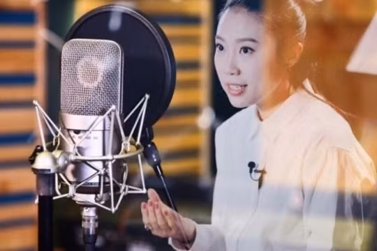 Nhiều diễn viên lồng tiếng Trung Quốc đang lao đao vì vấn nạn bị người khác dùng AI giả mạo giọng nói. Ảnh: Creaders,