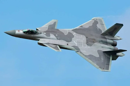 Tiêm kích tàng hình hai chỗ ngồi J-20S của Trung Quốc. Ảnh: China.