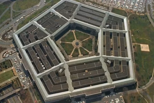 Do kho dự trữ vũ khí, khí tài quân sự suy giảm, Lầu Năm Góc phải đàm phán với các doanh nghiệp dân sự để họ sản xuất hàng quân sự. Ảnh: Getty.