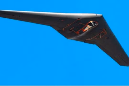 Máy bay không người lái tàng hình RQ-170 Sentinel bí ẩn của không quân Mỹ. Ảnh: Creaders.