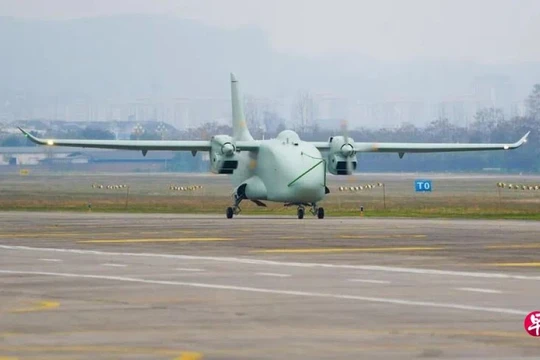 Máy bay không người lái hybrid đầu tiên trên thế giới Caihong YH-1000S. Ảnh: Zaobao.