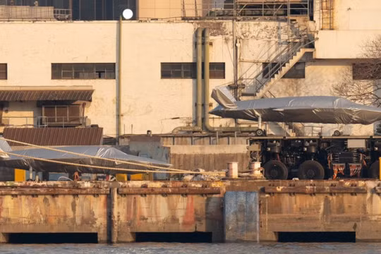 Hình ảnh lan truyền trên mạng về UAV trên xe tải ở bên trong Nhà máy đóng tàu Hudong ở Thượng Hải. Ảnh: TheWarzone.