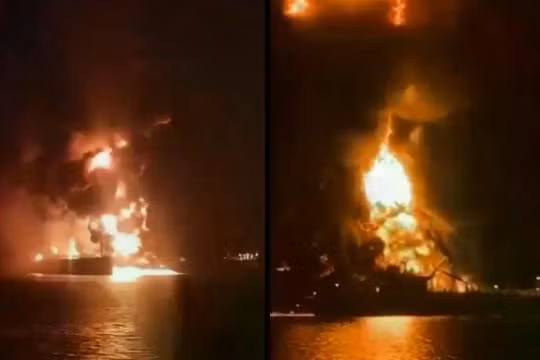 Hình ảnh hai con tàu bị cháy. Ảnh: QQnews.