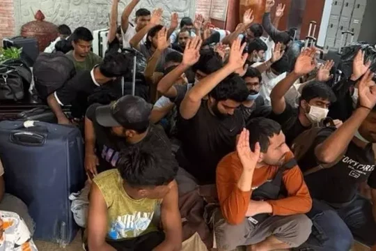 Trong 16 ngày, Campuchia đã bắt 162 nghi phạm thuộc 14 ổ nhóm lừa đảo qua mạng viễn thông. Ảnh: Singtao.