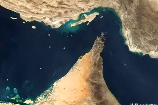 Mở thông eo biển Hormuz là trọng tâm của thỏa thuận Mỹ-Iran. Ảnh: Toutiao.