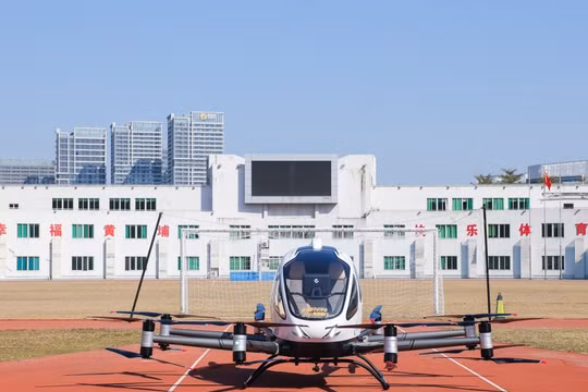 Chiếc UAV EH216S được trang bị công an Hoàng Phố ra mắt hôm 10/1. Ảnh: Singtao.