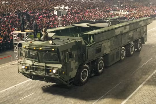 Tên lửa KN-24 tại một cuộc diễu binh ở Bình Nhưỡng. Ảnh: Wforum.