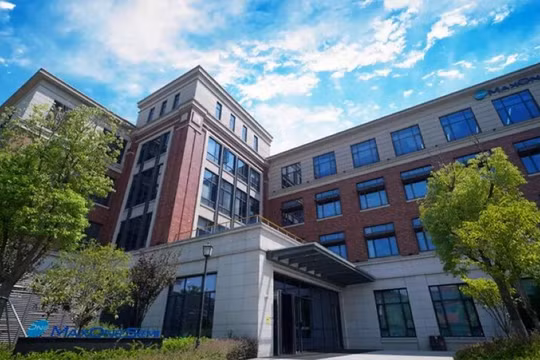 Công ty Maxone Semiconductor (Tô Châu) đang phất lên như diều sau 1 năm lên sàn thì vợ chồng ông chủ ly hôn, gây tác động mạnh đến tâm lý nhà đầu tư khiến cổ phiếu giảm giá mạnh. Ảnh: Sina.