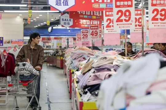 Chỉ số tiêu dùng Trung Quốc tháng 11 chỉ tăng 1,3% so với cùng kỳ năm trước, mức thấp nhất trong 3 năm qua. Ảnh: Xinhua.