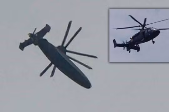 Chiếc trực thăng đồng trục Số 2 mới lộ diện và chiếc Số 1 xuất hiện năm ngoái (ảnh nhỏ). Ảnh: LTN.