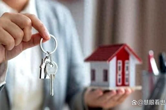 Huyện Trúc Sơn, tỉnh Hồ Bắc thực hiện tặng nhà cho các gia đình sinh con thứ hai, thứ ba. Ảnh: NetEase.